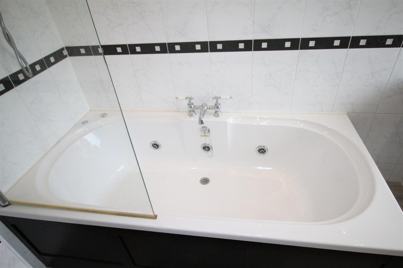 Whitley Bay - Sleeps 6 - Refurbished Throughout - Fast Wifi - Dogs Welcome Buitenkant foto